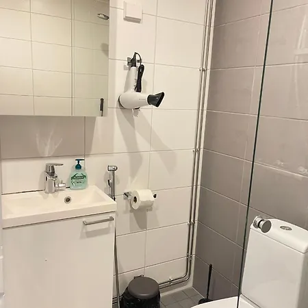 Lovely Next To The Train Station Lägenhet