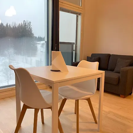 Lovely Next To The Train Station Vanda