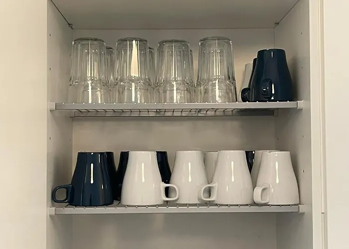 Lovely Next To The Train Station Апартаменты