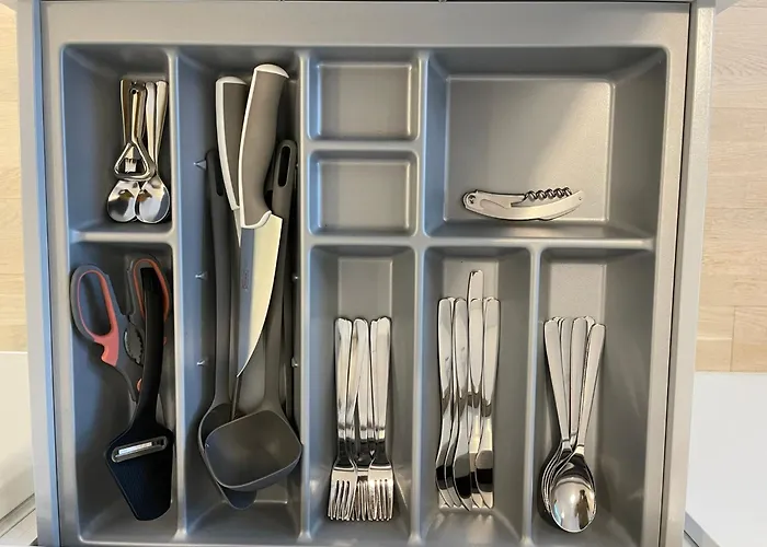 Апартаменты Lovely Next To The Train Station Вантаа