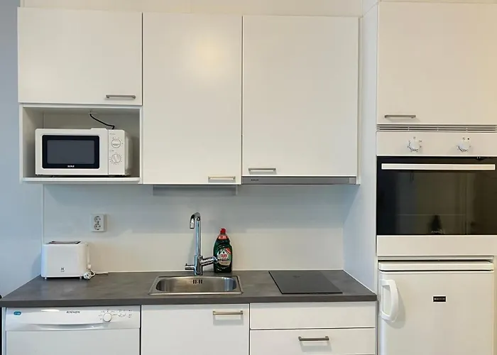 Lovely Next To The Train Station Апартаменты