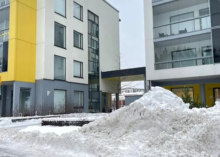 Lovely Next To The Train Station Апартаменты